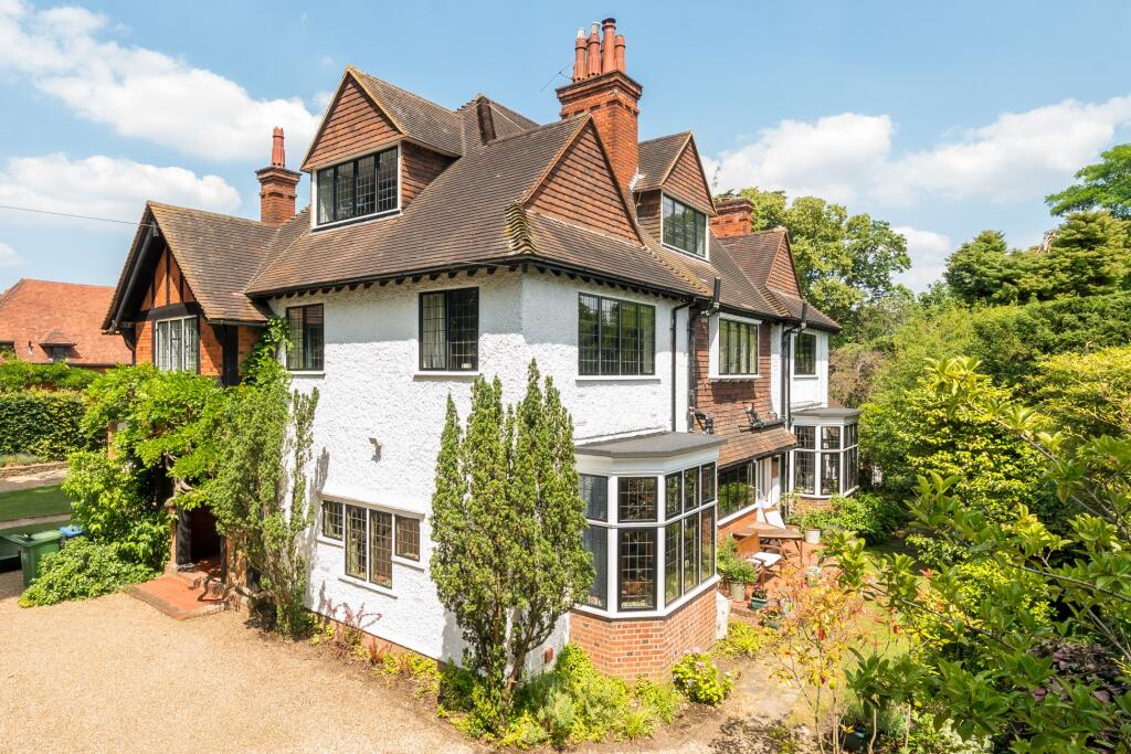 5 bedroom house for sale in West Byfleet, KT14