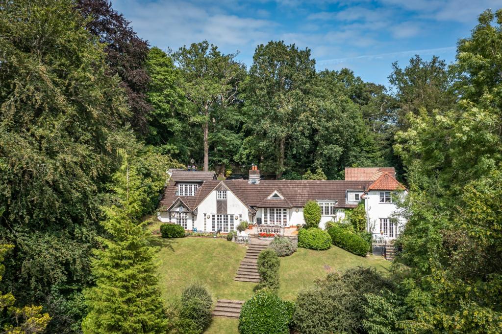 6 bedroom detached house for sale in Hook Heath, GU22