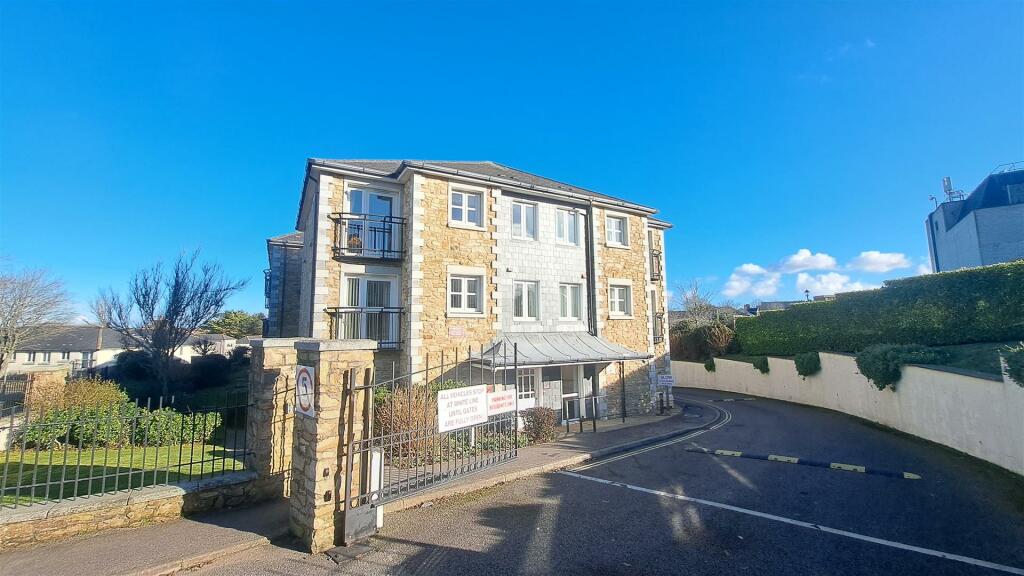 1 bedroom apartment for sale in Carn Brea Court, Trevithick Road