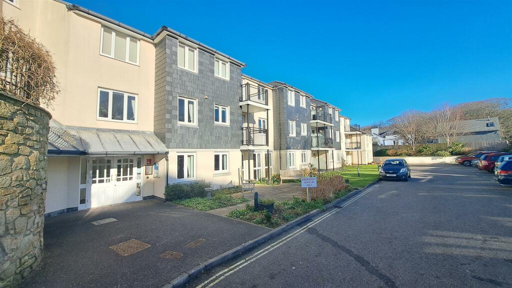1 bedroom apartment for sale in Carn Brea Court, Trevithick Road