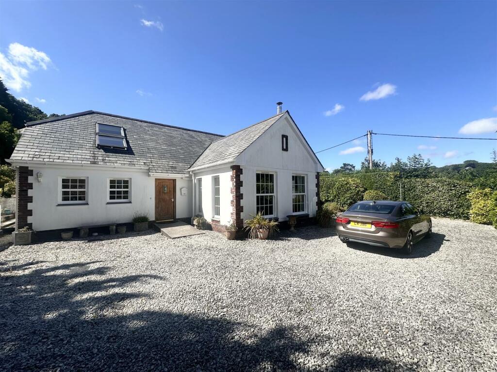 3 bedroom detached house for sale in Budock Water, Falmouth, TR11
