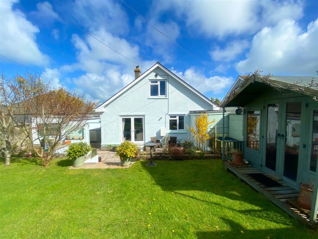 5 bedroom detached house for sale in Bodriggy Villas, Hayle, TR27