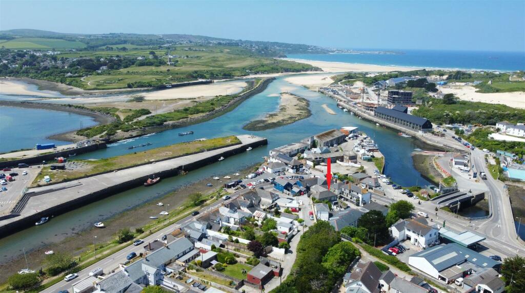 2 bedroom apartment for sale in Penpol Terrace, Hayle, TR27