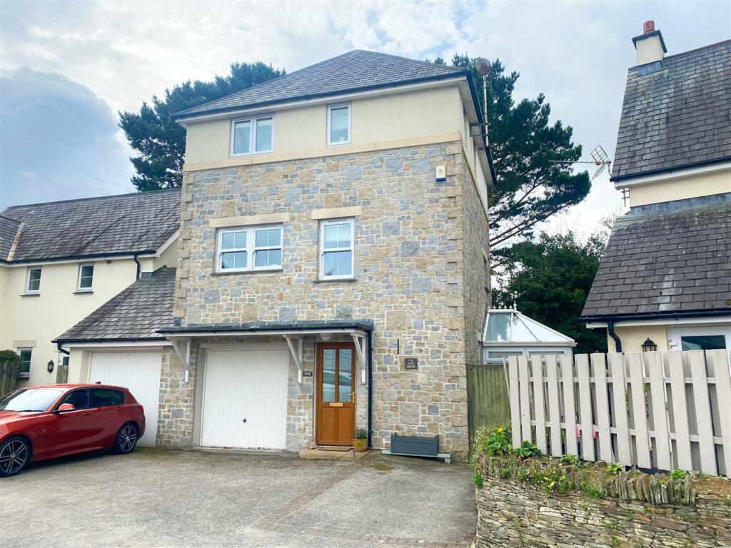 3 bedroom link detached house for sale in Kittiwake Close, Hayle, TR27