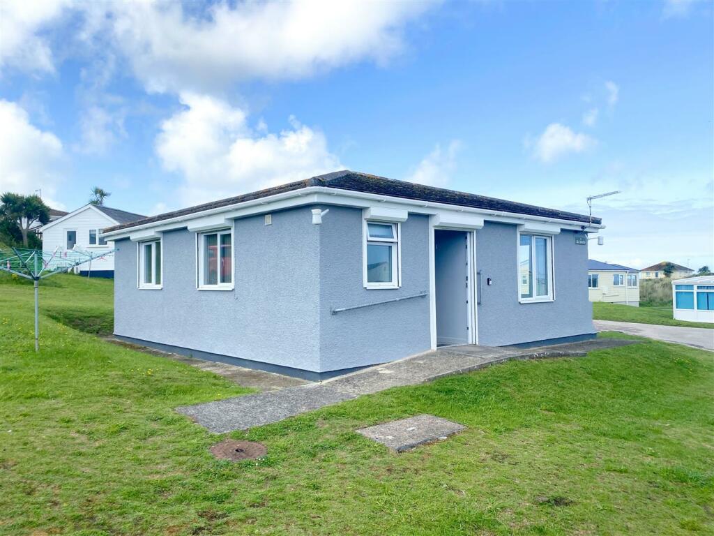 3 bedroom detached bungalow for sale in Riviere Towans, Phillack, Hayle