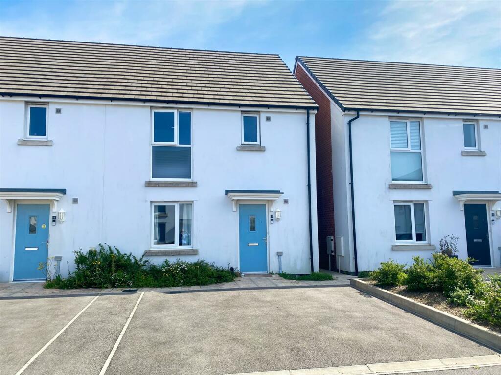3 bedroom semidetached house for sale in Sparrow Close, Hayle, TR27