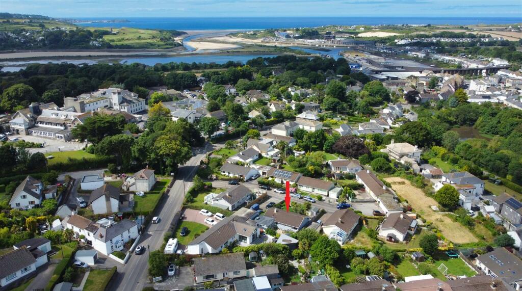 4 bedroom detached bungalow for sale in St. Michaels Close, Hayle, TR27