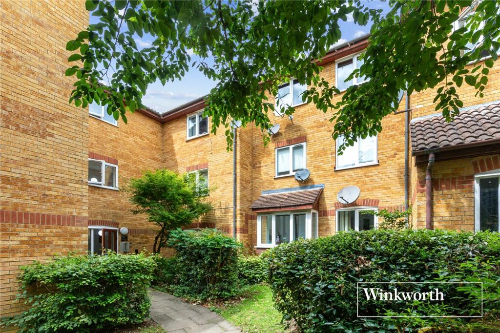1 bedroom apartment for sale in Greenway Close, Friern London, N11