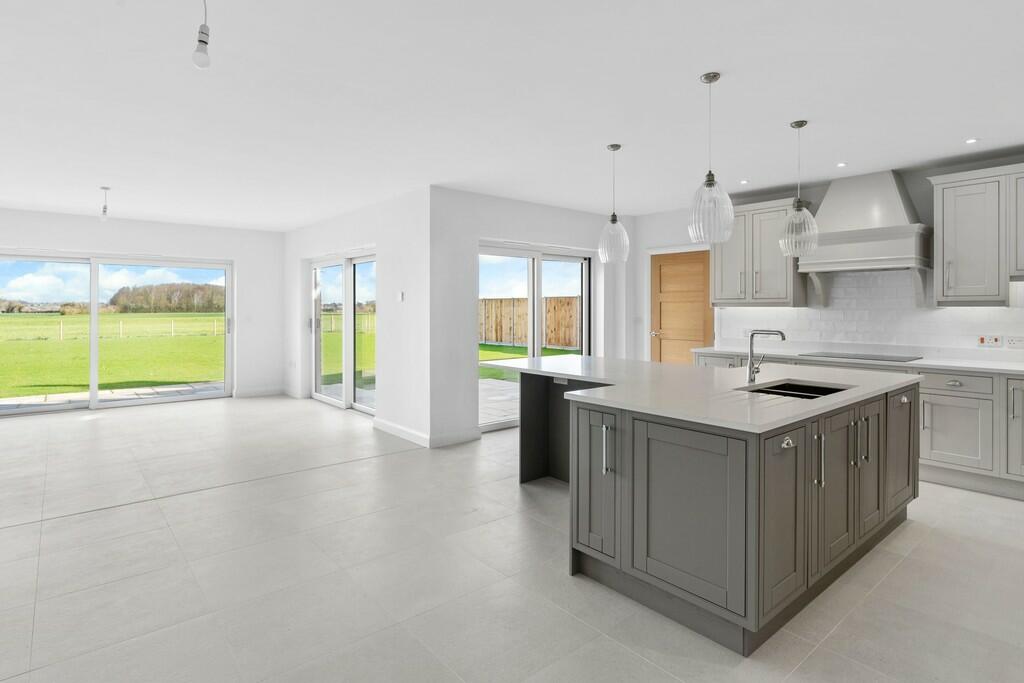 5 bedroom detached house for sale in Hall Lane, East Tuddenham,Dereham