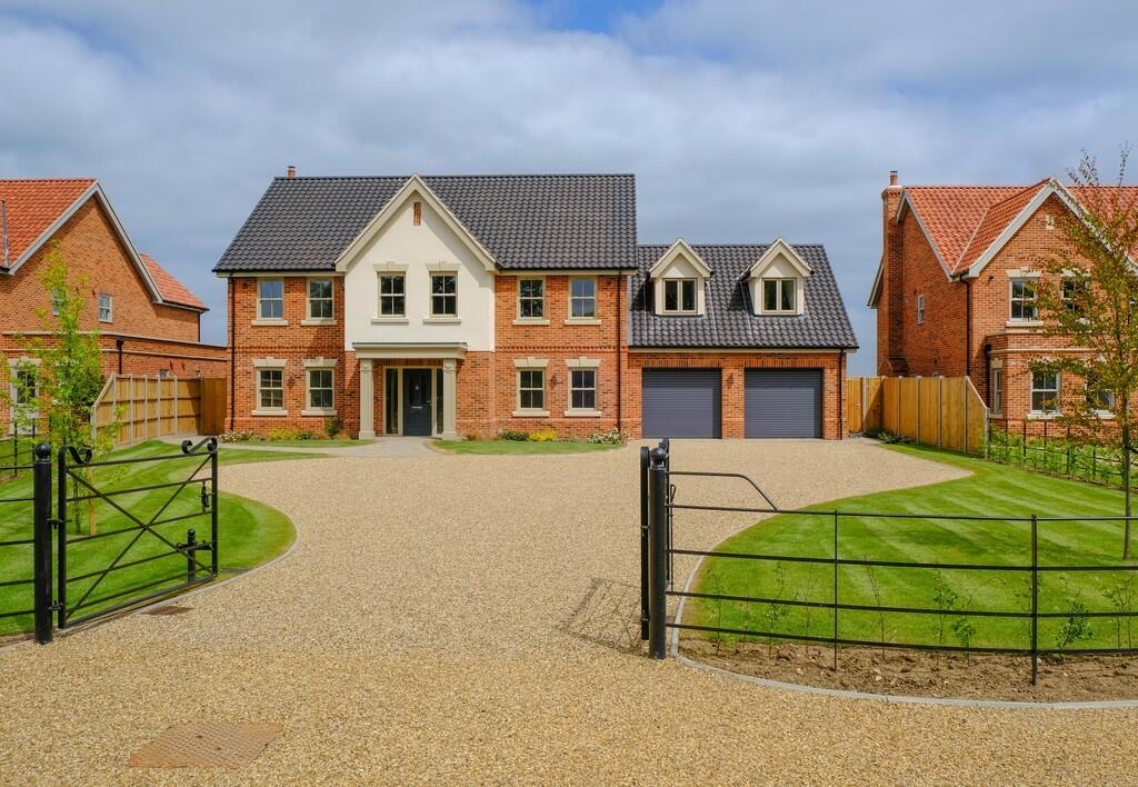 5 bedroom detached house for sale in Hall Lane, East Tuddenham,Dereham