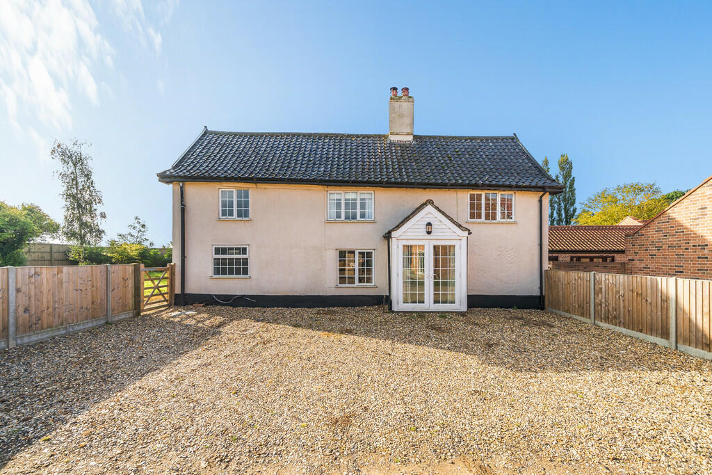 4 bedroom detached house for sale in Long Street, Great Ellingham, NR17