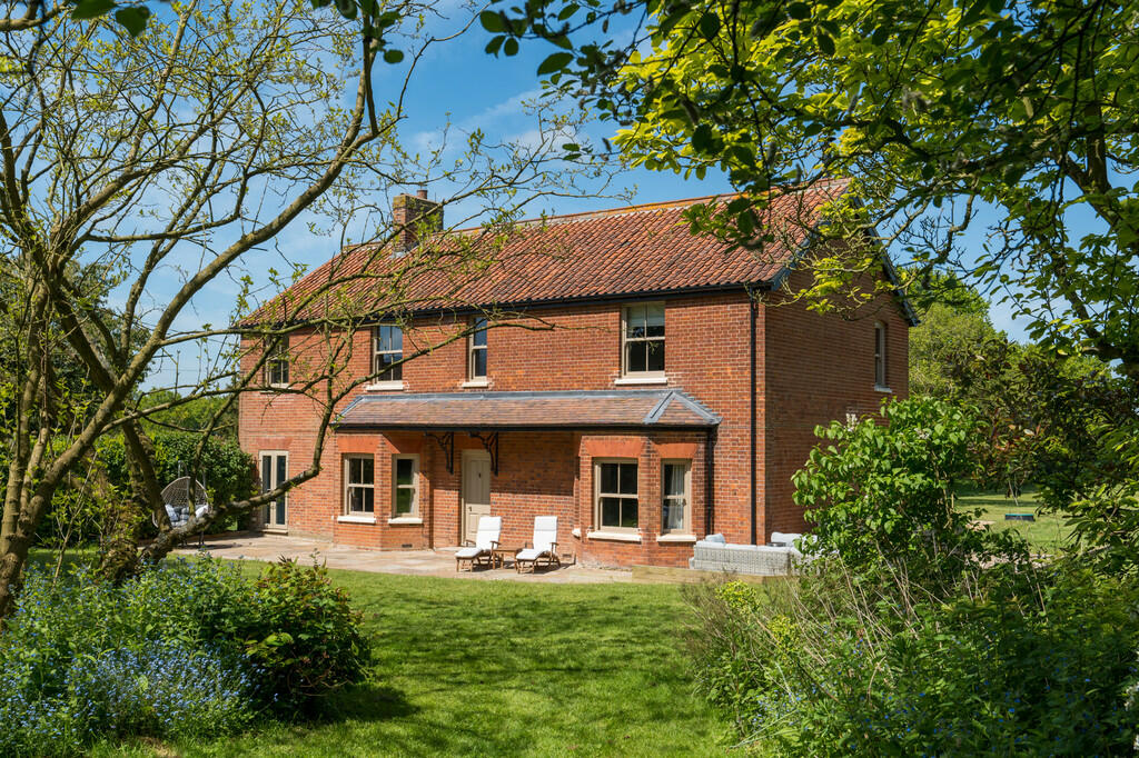 4 bedroom detached house for sale in Laundry Lane, Blofield Heath, NR13