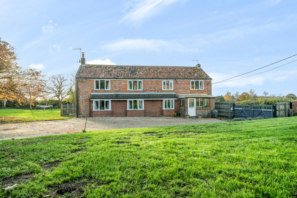 4 bedroom detached house for sale in Booton Road, Cawston, NR10