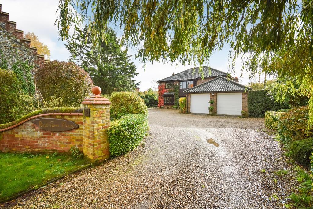 4 bedroom detached house for sale in The Street, Ringland, NR8