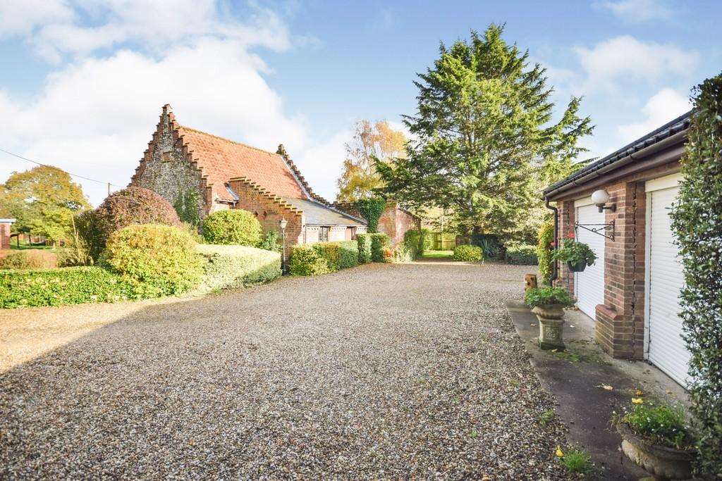 4 bedroom detached house for sale in The Street, Ringland, NR8