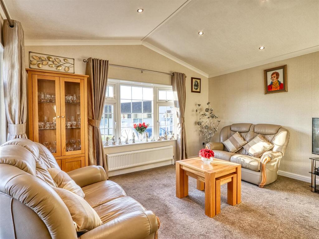 2 bedroom detached bungalow for sale in Millfield Park, Old Tupton