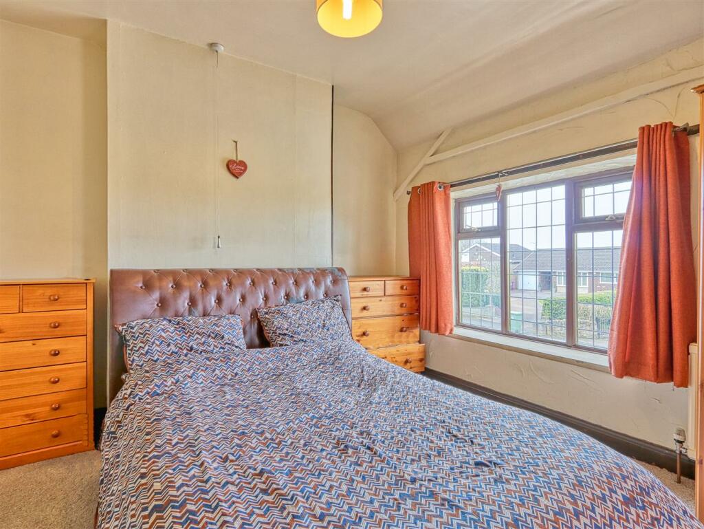 3 bedroom cottage for sale in Chesterfield Road, Tibshelf, Alfreton