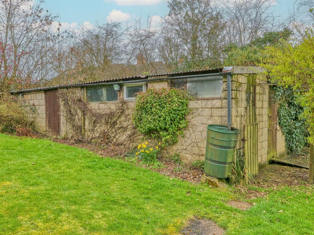 3 bedroom cottage for sale in Chesterfield Road, Tibshelf, Alfreton