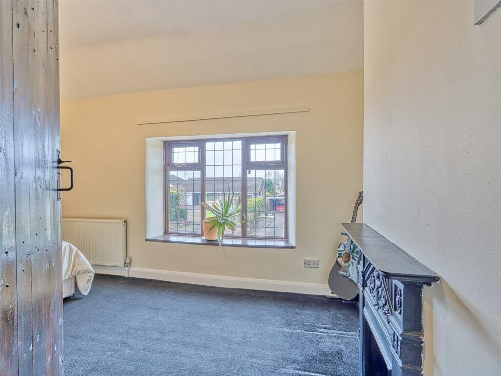 3 bedroom cottage for sale in Chesterfield Road, Tibshelf, Alfreton