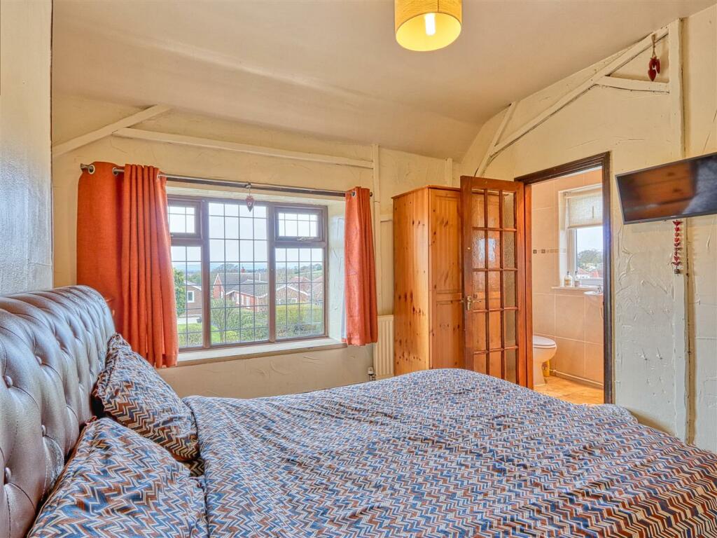 3 bedroom cottage for sale in Chesterfield Road, Tibshelf, Alfreton