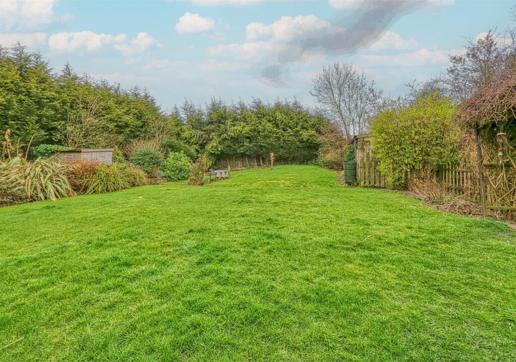 3 bedroom cottage for sale in Chesterfield Road, Tibshelf, Alfreton