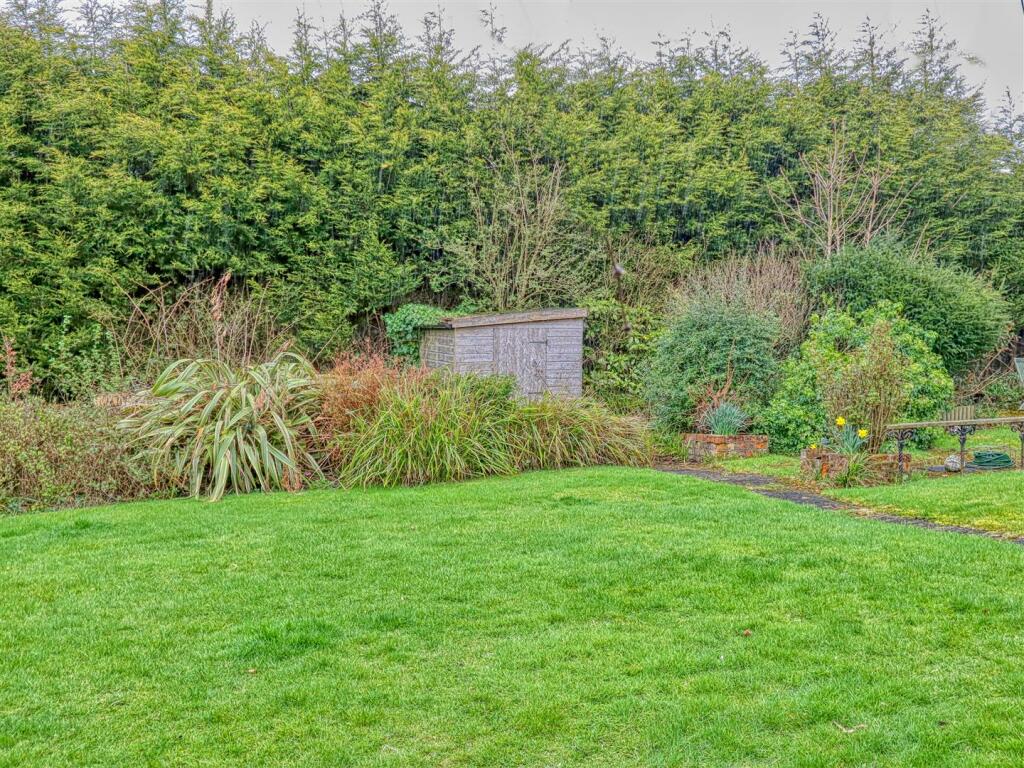 3 bedroom cottage for sale in Chesterfield Road, Tibshelf, Alfreton, Derbyshire DE55