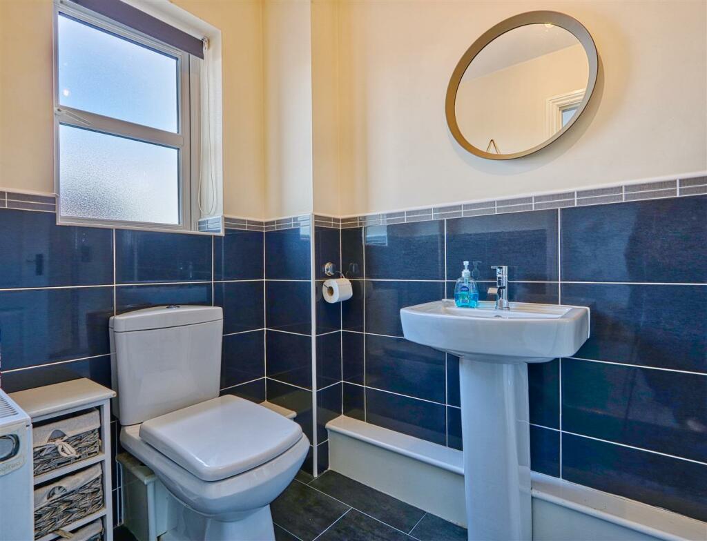 3 bedroom semidetached house for sale in Calver Avenue, North