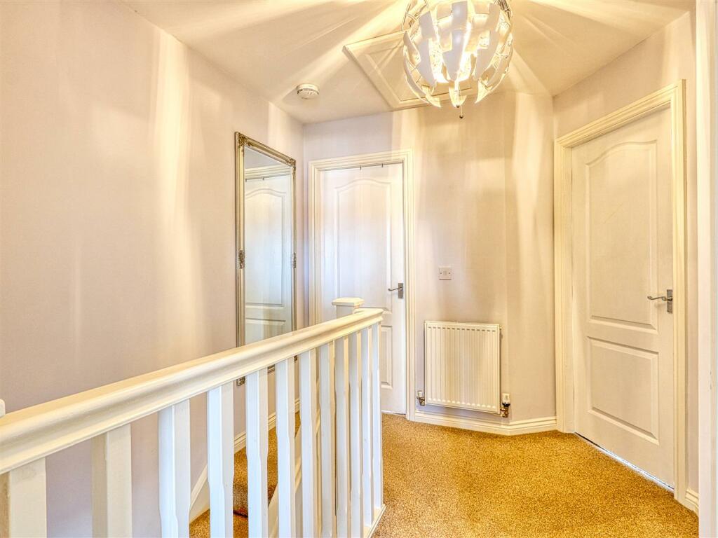3 bedroom semidetached house for sale in Calver Avenue, North