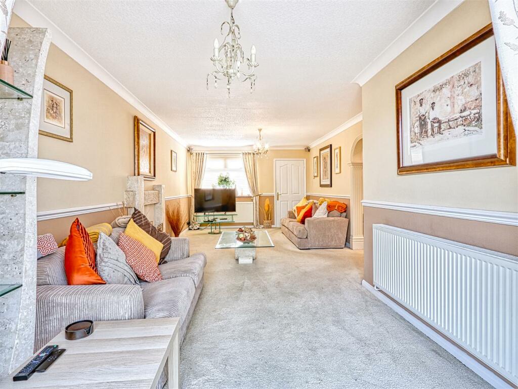 3 bedroom detached house for sale in Springwood Street, Temple