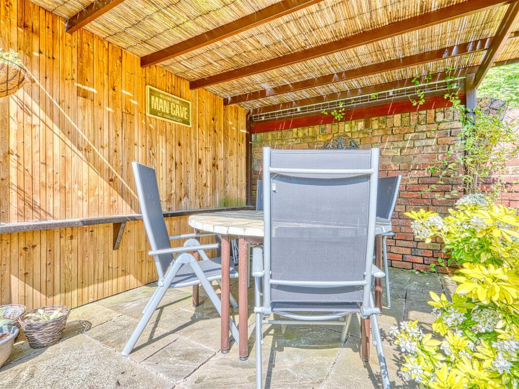 3 bedroom detached house for sale in Springwood Street, Temple