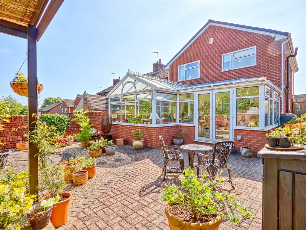 3 bedroom detached house for sale in Springwood Street, Temple