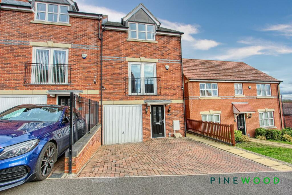 4 bedroom town house for sale in Steeple Grange, Spital, Chesterfield