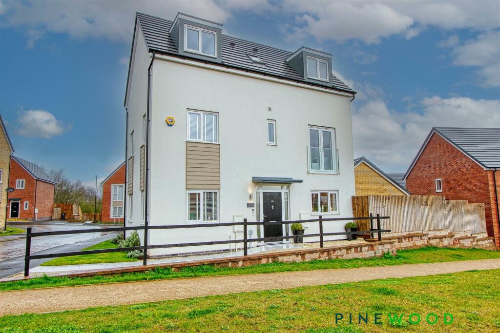 4 bedroom detached house for sale in Tupton Road, Clay Cross