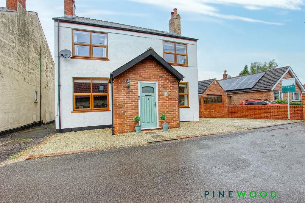 4 bedroom detached house for sale in Back Lane, Tibshelf, Alfreton