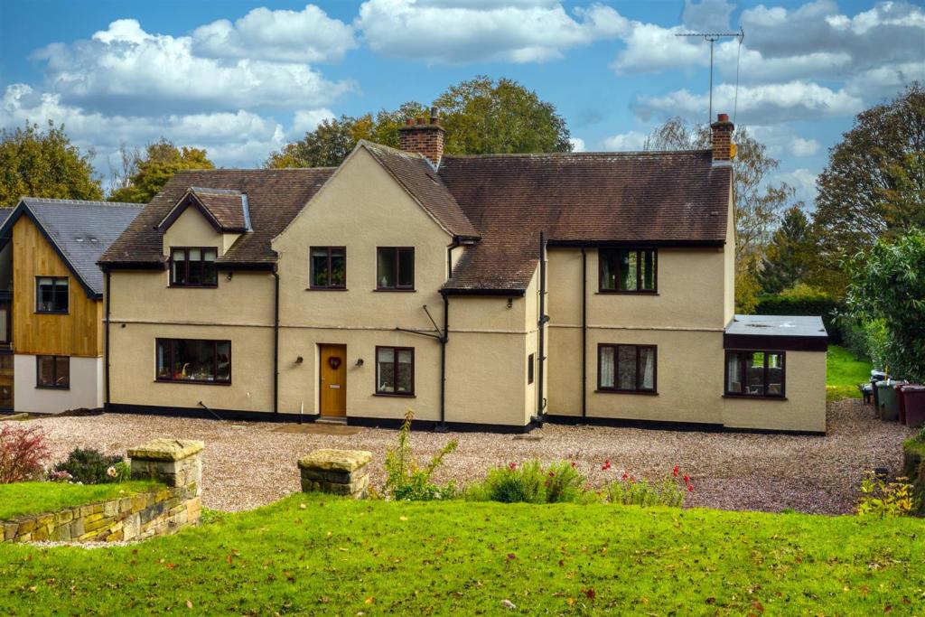5 bedroom detached house for sale in The Brambles, Longedge Lane