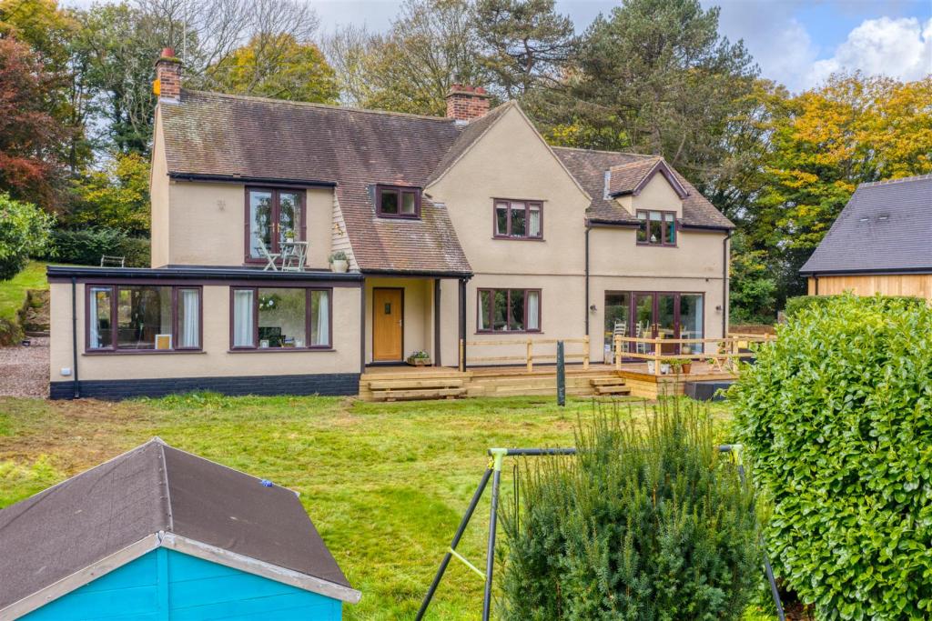5 bedroom detached house for sale in The Brambles, Longedge Lane