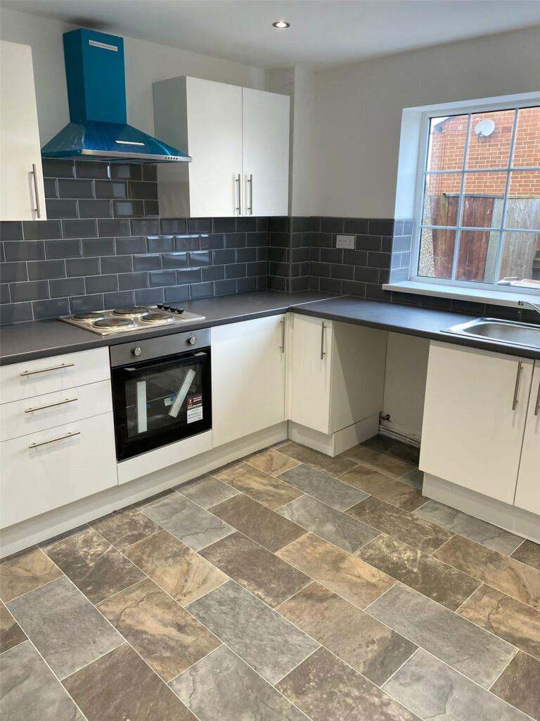 3 bedroom end of terrace house for rent in Woodcock Close