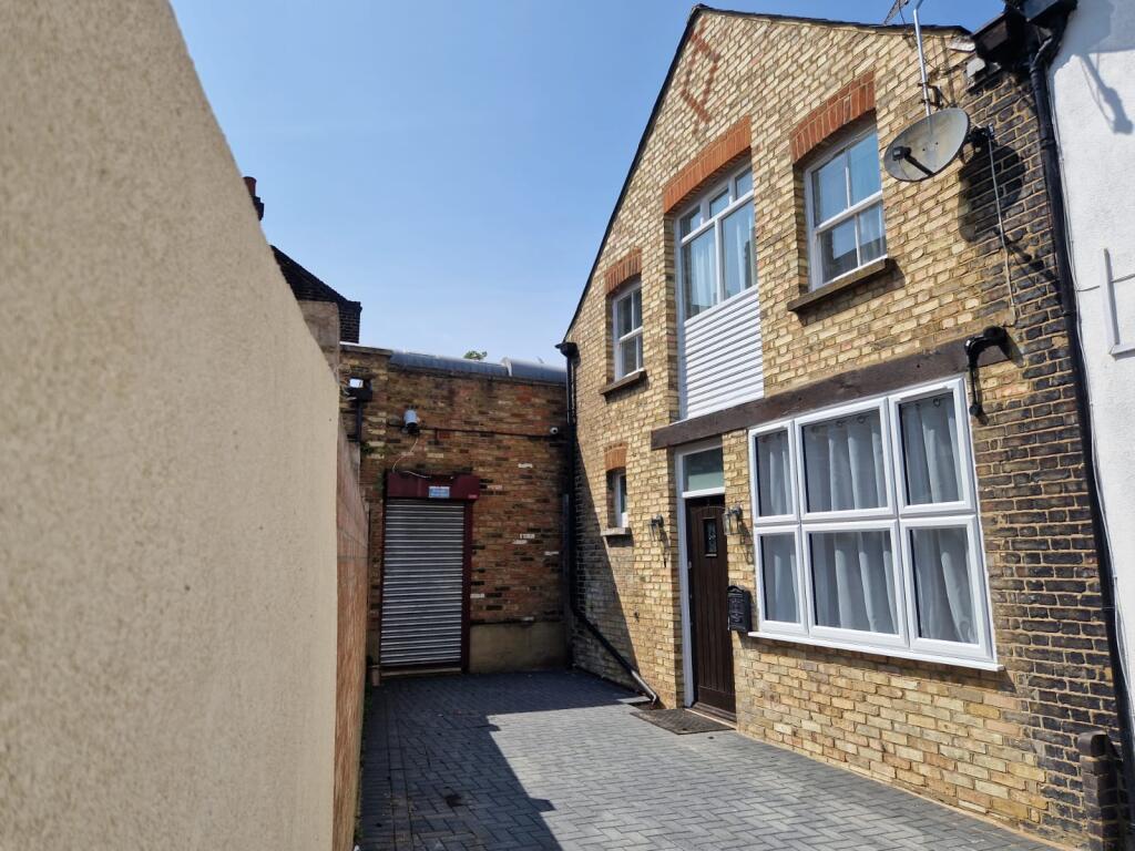 Main image of property: Bellevue Mews, London, N11