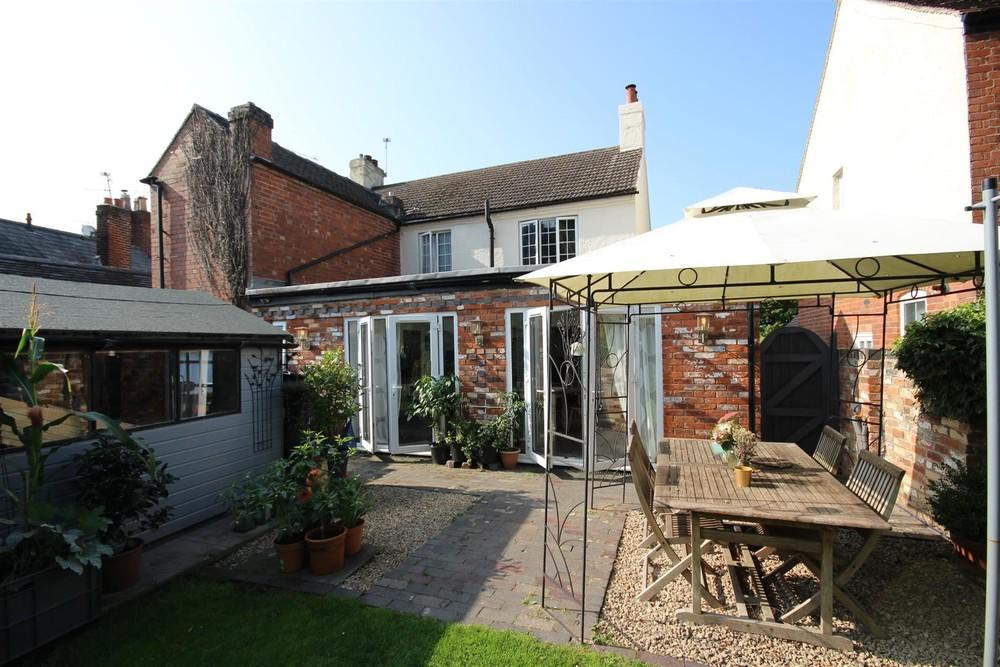 2 bedroom end of terrace house for sale in Burton Street, Tutbury