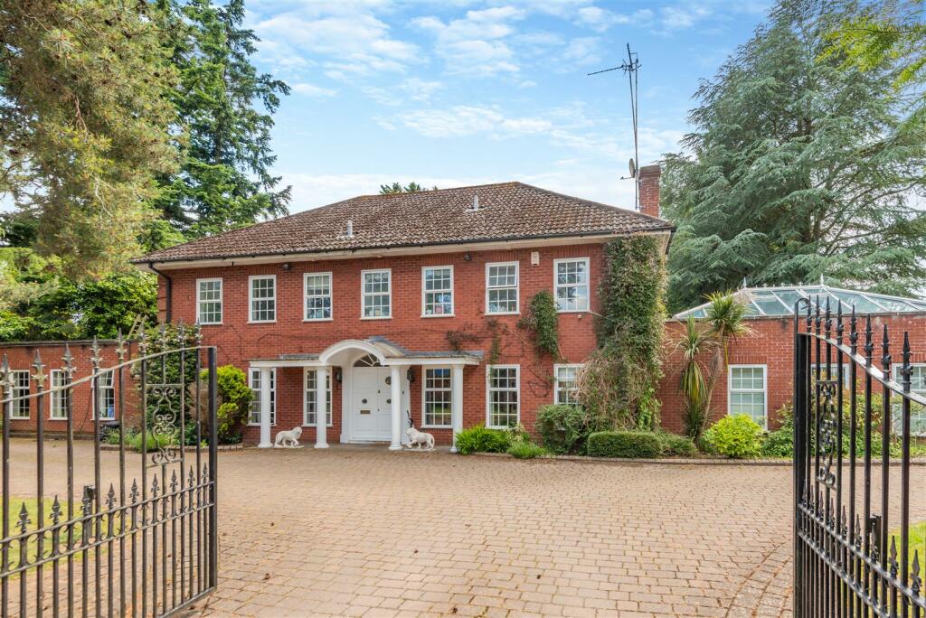 5 bedroom house for sale in Rickmansworth Road, Chorleywood, WD3