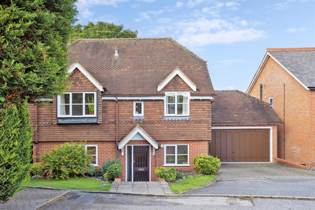 Main image of property: Gilliats Green, Common Road, Chorleywood
