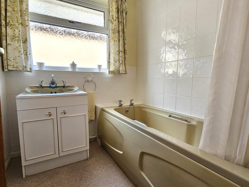 Additional property image - Coppin Close, Glastonbury, BA6