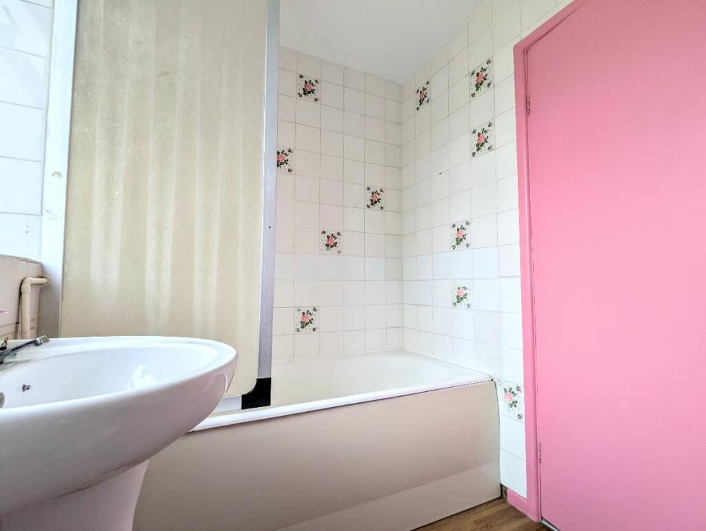 Additional property image - Trent Way, Kearsley, Bolton