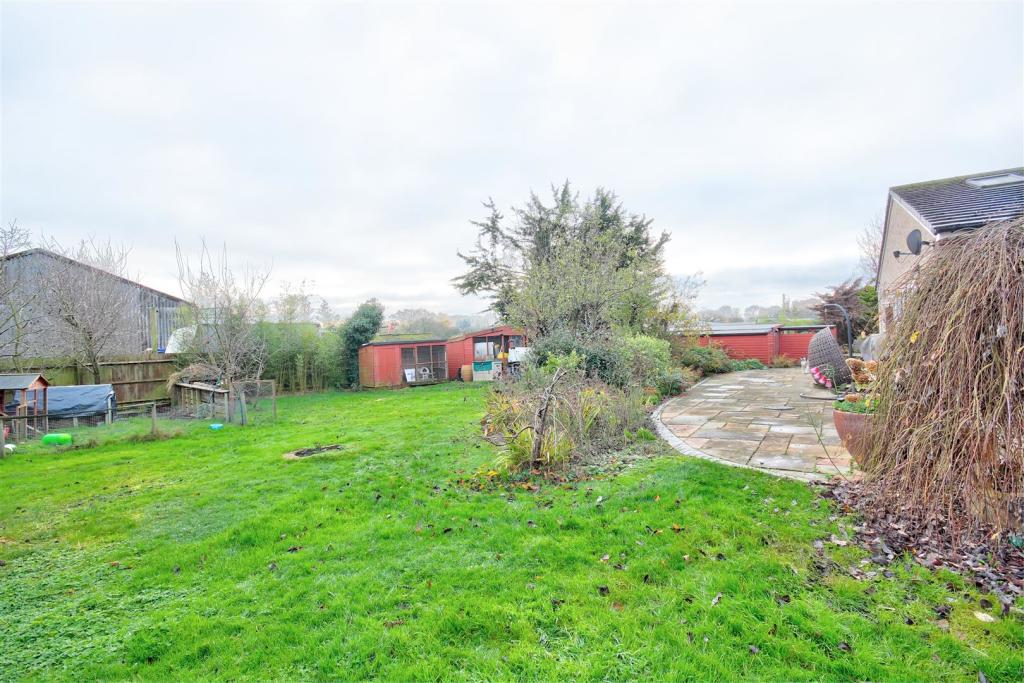 3 bedroom detached bungalow for sale in Stoke Albany Road, Desborough, Northamptonshire, NN14