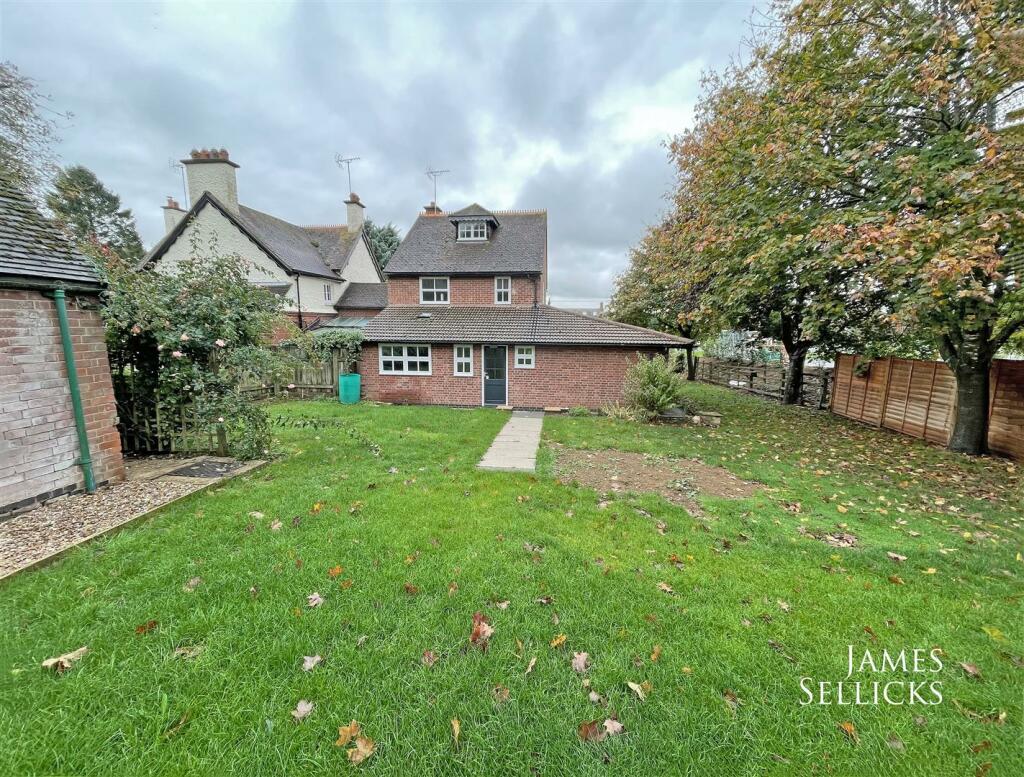 4 bedroom link detached house for sale in Main Street, Medbourne