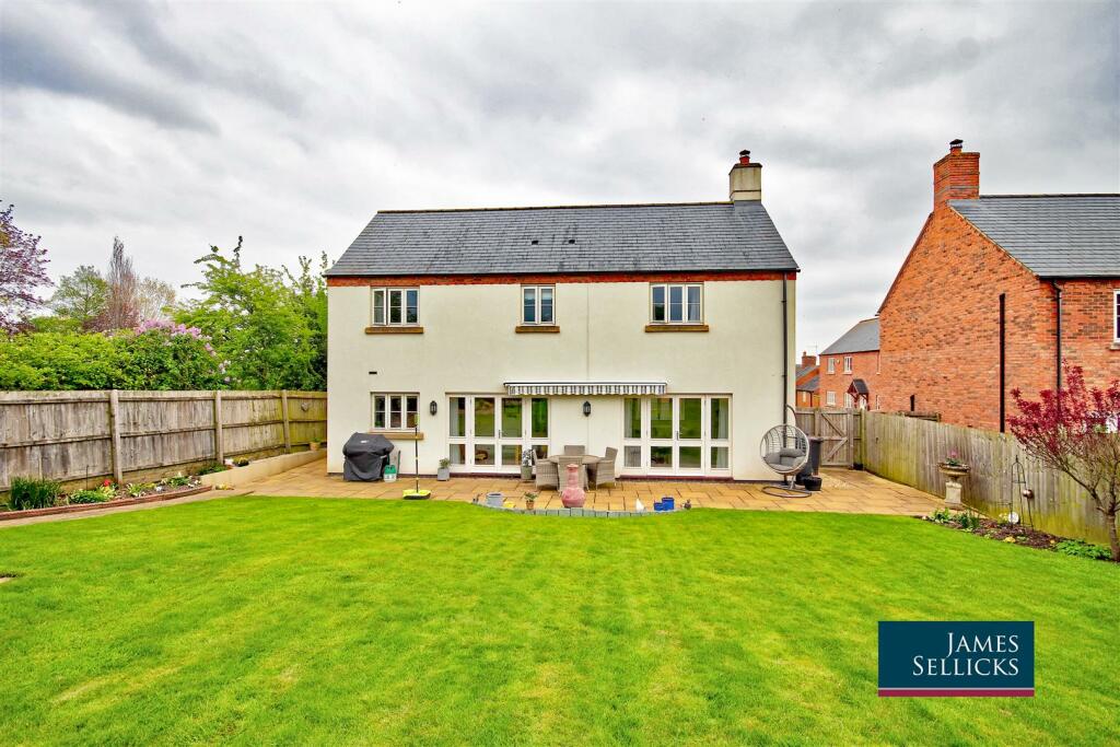 4 bedroom detached house for sale in Buswell Court, Clipston, Market