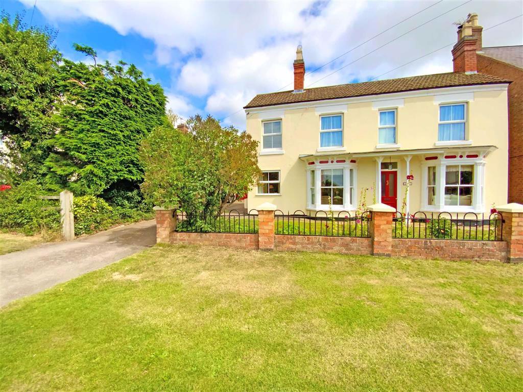 4 bedroom detached house for sale in Kilby Road, Fleckney, Leicester, LE8