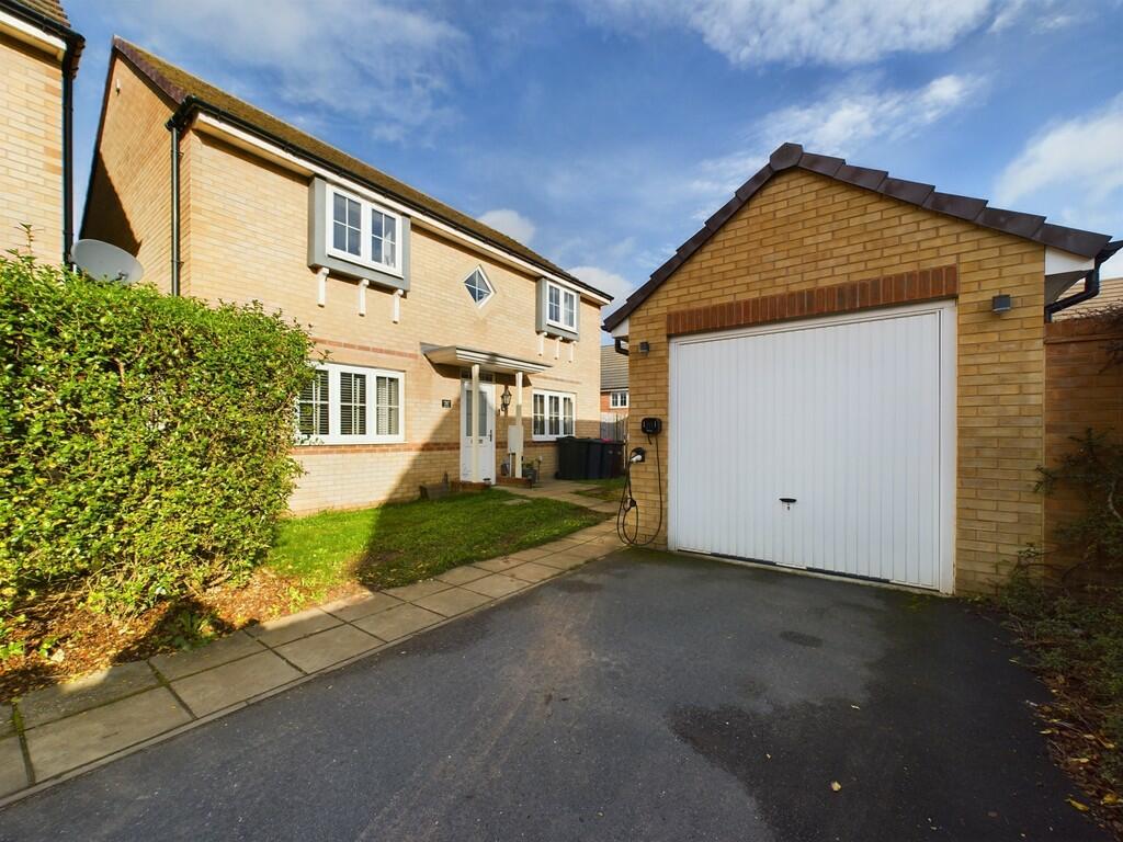 4 bedroom detached house for sale in Beckwith Grove, Thurcroft, S66