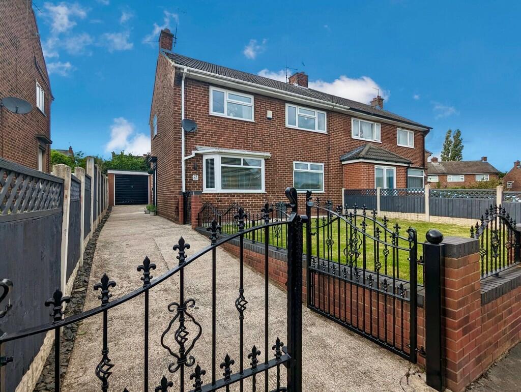 3 bedroom semidetached house for sale in Middlefields Drive, Whiston, S60