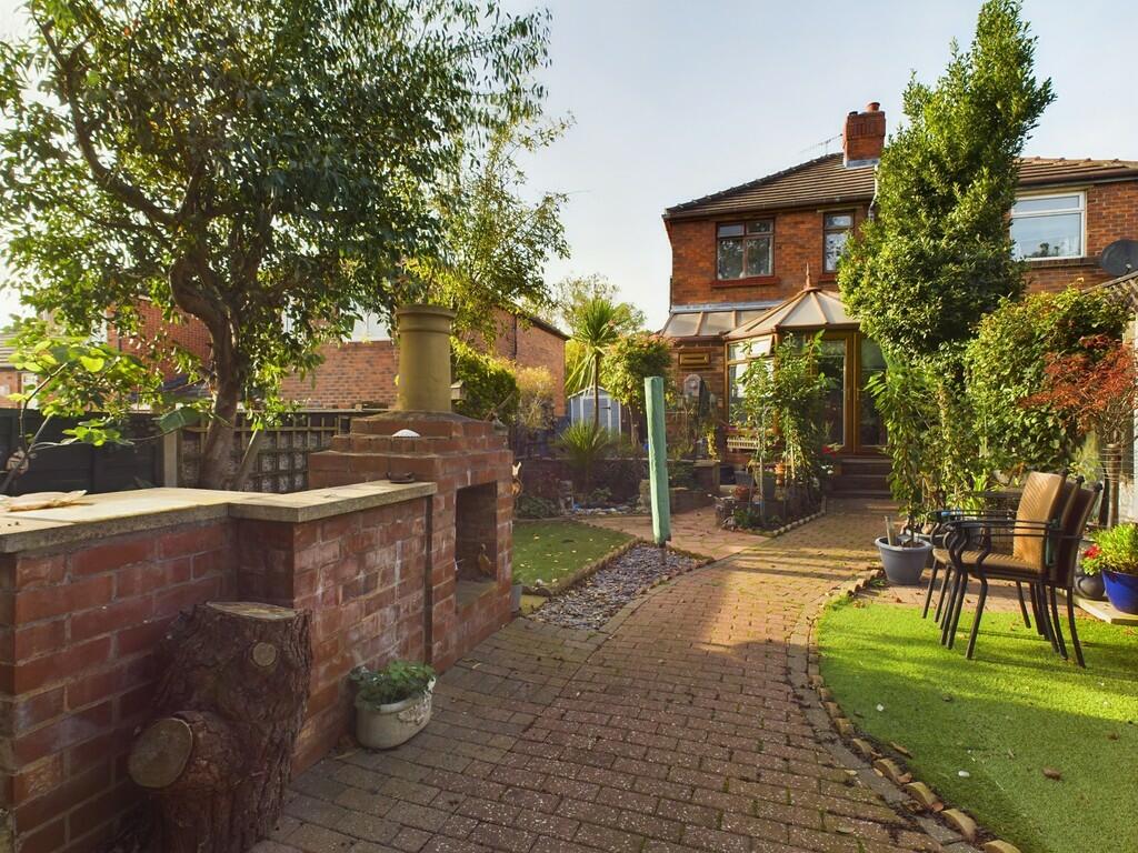 2 bedroom semidetached house for sale in East Bawtry Road, Whiston, S60